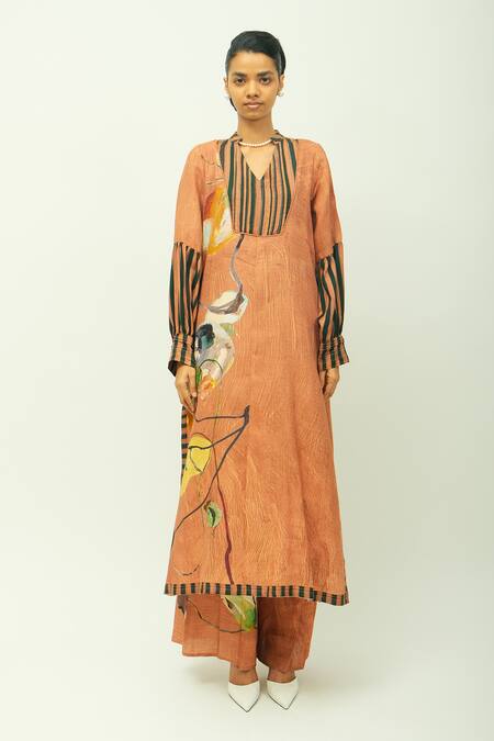 OFRIDA_Brown Split V-neck Mira Printed Kurta And Pant Set _Online_at_Aza_Fashions