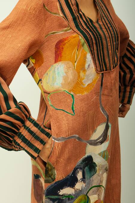 OFRIDA_Brown Split V-neck Mira Printed Kurta And Pant Set _at_Aza_Fashions