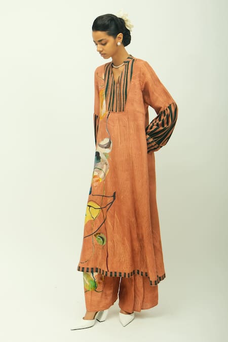 OFRIDA_Brown Split V-neck Mira Hand Painted Print Kurta _Online_at_Aza_Fashions