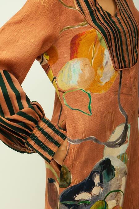 Shop_OFRIDA_Brown Split V-neck Mira Hand Painted Print Kurta _Online_at_Aza_Fashions