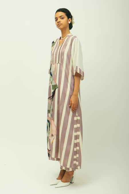 Buy_OFRIDA_Purple Viscose Split V-neck Melora Printed Dress _Online_at_Aza_Fashions