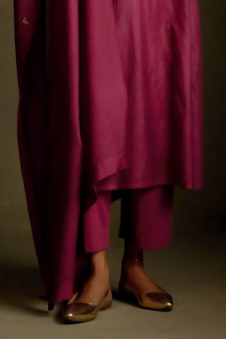Shop Charkhee Burgundy Chanderi, Voile Embroidery V-neck Moon Pattern Kurta Set Online at Aza Fashions Shop_Charkhee_Burgundy Chanderi, Voile Embroidery V-neck Moon Pattern Kurta Set _Online_at_Aza_Fashions