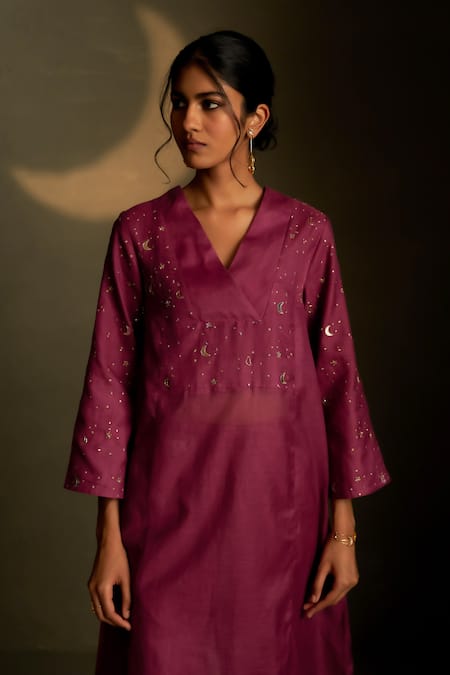 Buy Charkhee Burgundy Chanderi, Voile Embroidery V-neck Moon Pattern Kurta Set Buy_Charkhee_Burgundy Chanderi, Voile Embroidery V-neck Moon Pattern Kurta Set