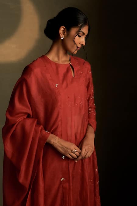 Charkhee Red Chanderi, Voile Embroidery Keyhole Neck Mul Kurta Set at Aza Fashions Charkhee_Red Chanderi, Voile Embroidery Keyhole Neck Mul Kurta Set _at_Aza_Fashions