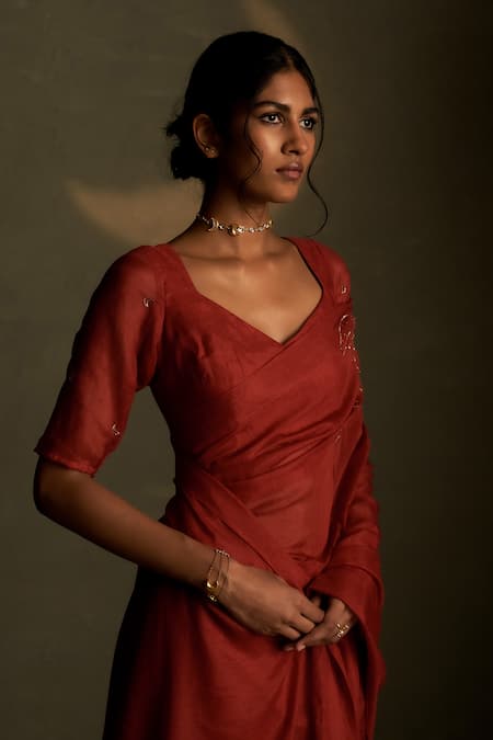 Charkhee_Red Chanderi, Voile Embroidery Sweetheart Neck Mul Saree With Blouse _at_Aza_Fashions