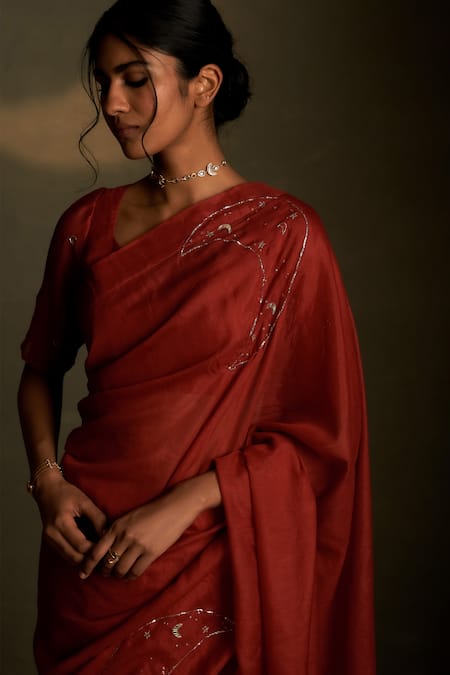 Buy_Charkhee_Red Chanderi, Voile Embroidery Sweetheart Neck Mul Saree With Blouse 