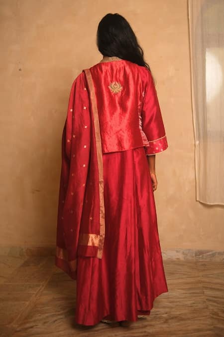 Myoho Floral Embroidered Kurta Set 