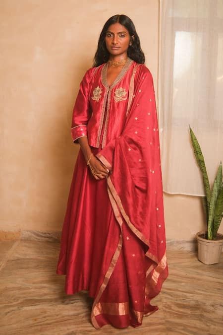 Myoho Floral Embroidered Kurta Set 