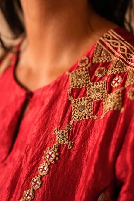 Buy_Myoho_Red Dupion, Silk, Chanderi Embroidery, Mirrors Keyhole Neck Kurta With Pant _Online_at_Aza_Fashions