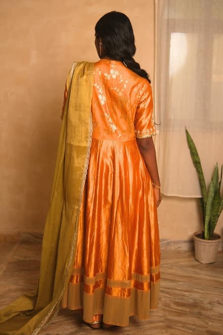 Myoho Floral Brocade Pattern Kurta Set 