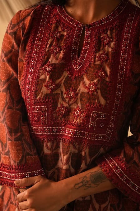 Buy_Myoho_Maroon Cotton Embroidery Keyhole Neck Ajrakh Print Kurta With Pant _Online_at_Aza_Fashions