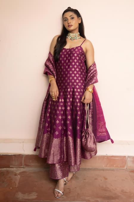 Safaa Magenta Vegan Silk Zari Sweetheart Neck Jugnu Raat Anarkali Set 