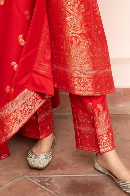 Shop_Safaa_Red Vegan Silk Zari, Gota Patti Split V-neck Rang Yadein Kurta Set _Online_at_Aza_Fashions