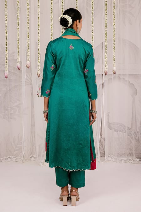 Myaara Chanderi Embroidered Kurta Set 