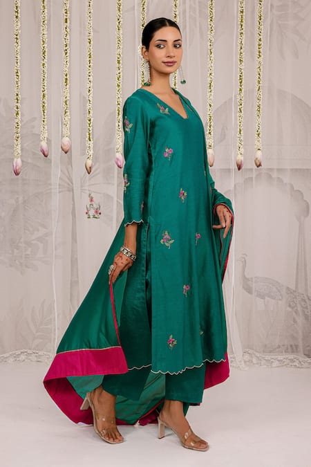 Buy_Myaara_Emerald Green Chanderi Embroidery Split V-neck Kurta Set _Online_at_Aza_Fashions