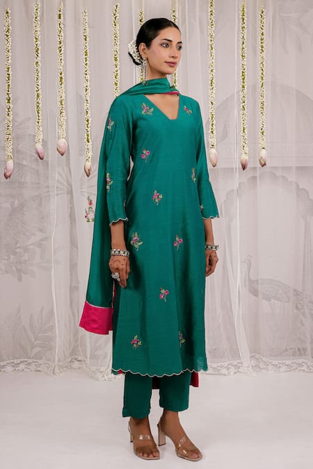 Shop_Myaara_Emerald Green Chanderi Embroidery Split V-neck Kurta Set _Online_at_Aza_Fashions