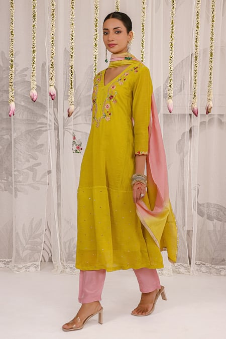 Buy_Myaara_Olive Green Chanderi Embroidery V-neck Floral Kurta Set _Online_at_Aza_Fashions