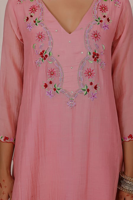 Shop_Myaara_Pink Chanderi Embroidery V-neck Kurta Pant Set 