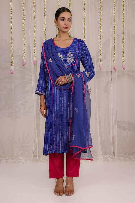 Buy_Myaara_Blue Viscose Embroidery Split V-neck Royal Panelled Kurta Pant Set 