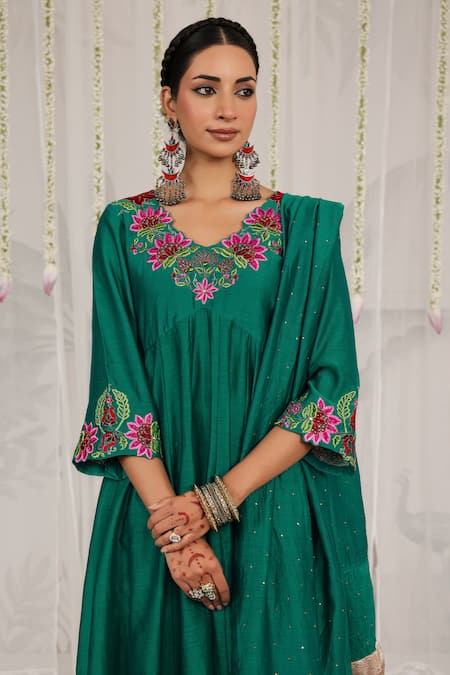 Buy_Myaara_Emerald Green Chanderi Embroidery, Gota Patti V-neck Anarkali Pant Set _Online_at_Aza_Fashions