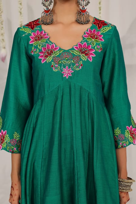 Shop_Myaara_Emerald Green Chanderi Embroidery, Gota Patti V-neck Anarkali Pant Set _Online_at_Aza_Fashions
