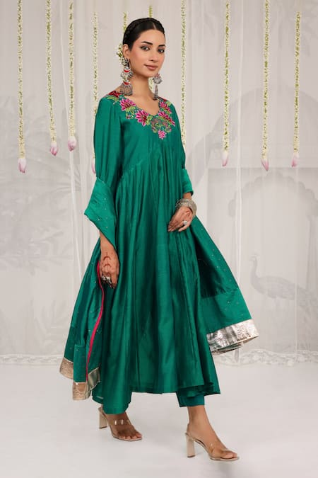 Buy_Myaara_Emerald Green Chanderi Embroidery, Gota Patti V-neck Anarkali Pant Set 