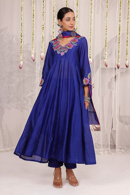 Myaara_Blue Chanderi Embroidery V-neck Anarkali Pant Set _at_Aza_Fashions