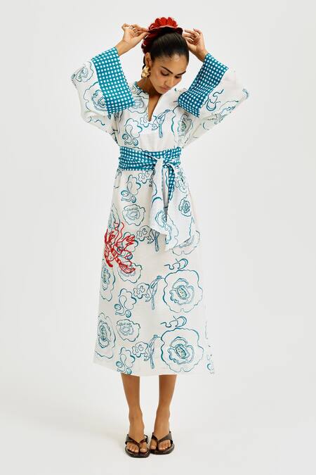 Jodi White Linen, Satin Embroidery Split V-neck Amari Kaftan Dress Online at Aza Fashions Jodi_White Linen, Satin Embroidery Split V-neck Amari Kaftan Dress _Online_at_Aza_Fashions