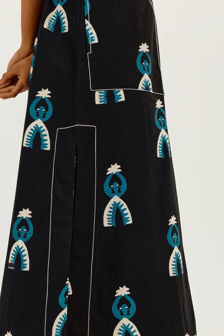 Jodi_Black Poplin V-neck Africana Printed Dress _at_Aza_Fashions