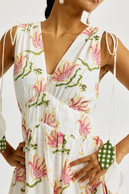 Jodi White Handloom Cotton V-neck Moor Handwoven Dress at Aza Fashions Jodi_White Handloom Cotton V-neck Moor Handwoven Dress_at_Aza_Fashions