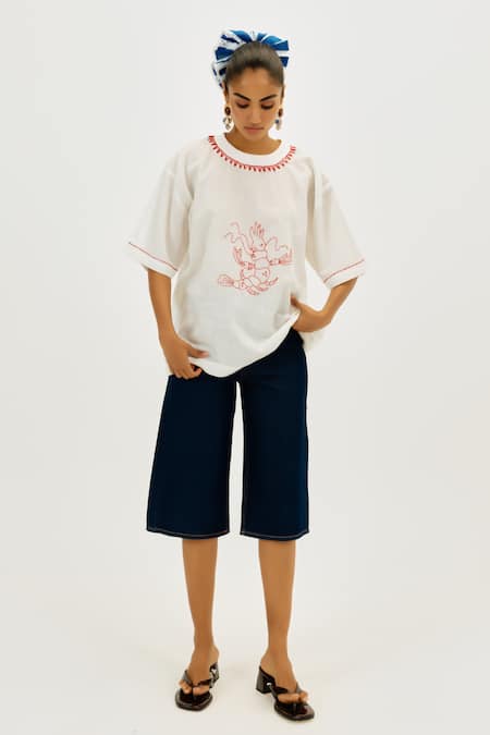 Shop Jodi White Cotton Embroidery Round Neck Lobster T-shirt at Aza Fashions Shop_Jodi_White Cotton Embroidery Round Neck Lobster T-shirt _at_Aza_Fashions