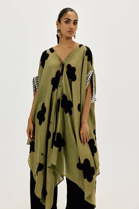 Jodi Green Chanderi V-neck Kuro Asymmetrical Kaftan Dress Online at Aza Fashions Jodi_Green Chanderi V-neck Kuro Asymmetrical Kaftan Dress _Online_at_Aza_Fashions