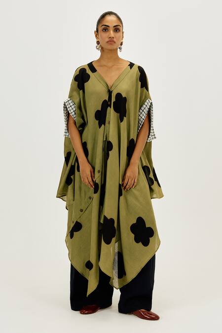 Jodi Green Chanderi V-neck Kuro Asymmetrical Kaftan Dress at Aza Fashions Jodi_Green Chanderi V-neck Kuro Asymmetrical Kaftan Dress _at_Aza_Fashions