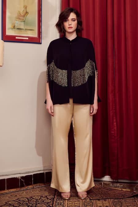 Nika 1.0 Carrie String Cape 