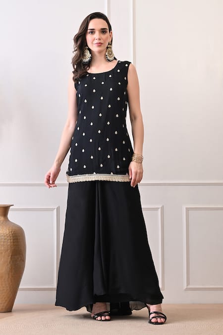 Shop Peenacolada Black Crepe Embroidery, Sequins, Lace Round Floral Pattern Cape And Skirt Set Online at Aza Fashions Shop_Peenacolada_Black Crepe Embroidery, Sequins, Lace Round Floral Pattern Cape And Skirt Set _Online_at_Aza_Fashions