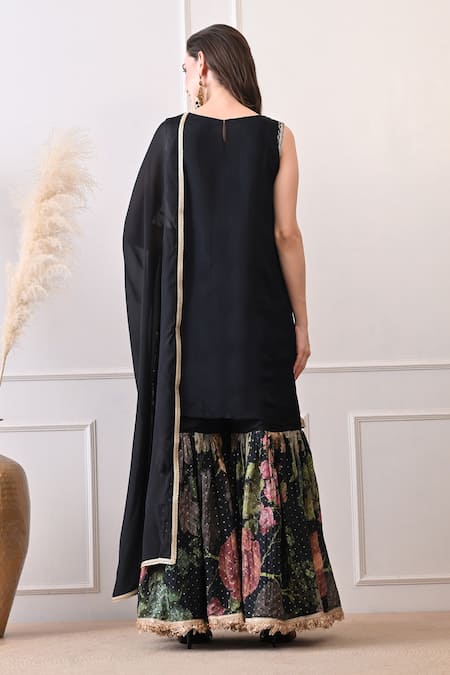 Peenacolada Butti Pattern Kurta With Gharara 