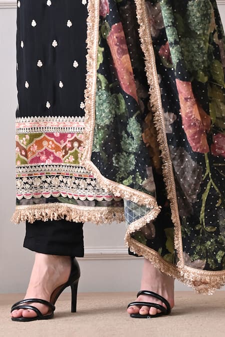 Peenacolada Black Chinon, Crepe Embroidery, Sequins, Zari, Lace Floral Pattern Kurta Set at Aza Fashions Peenacolada_Black Chinon, Crepe Embroidery, Sequins, Zari, Lace Floral Pattern Kurta Set _at_Aza_Fashions