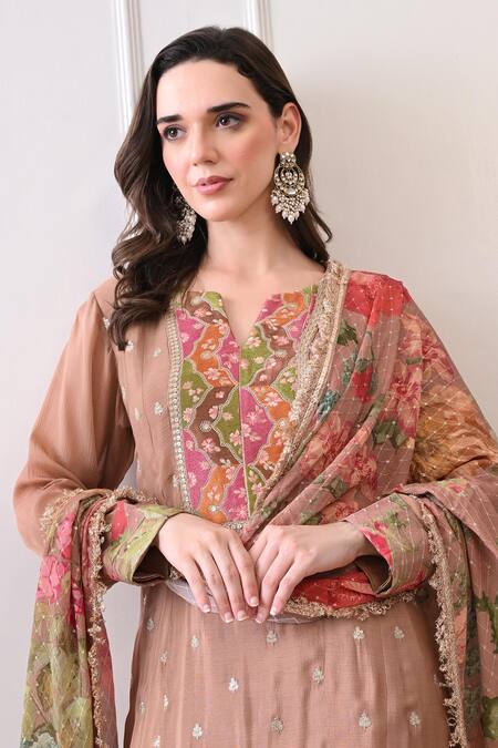 Buy_Peenacolada_Peach Chinon, Crepe Embroidery, Sequins, Zari Split Floral Pattern Kurta Set _Online_at_Aza_Fashions