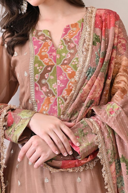 Buy_Peenacolada_Peach Chinon, Crepe Embroidery, Sequins, Zari Split Floral Pattern Kurta Set 
