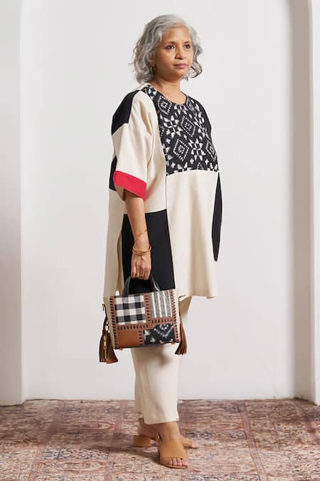 Vaaya_Off White Handloom Cotton Round Neck Mono Ikat Top _at_Aza_Fashions