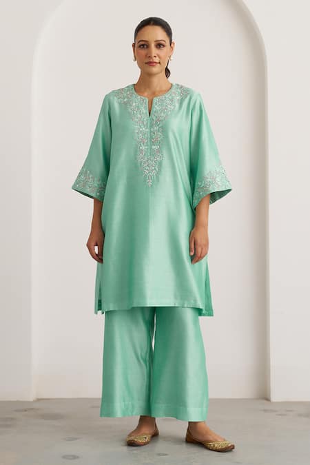 Vaaya_Aqua Silk, Silk, Embroidery Split V-neck Kurta Set _Online_at_Aza_Fashions