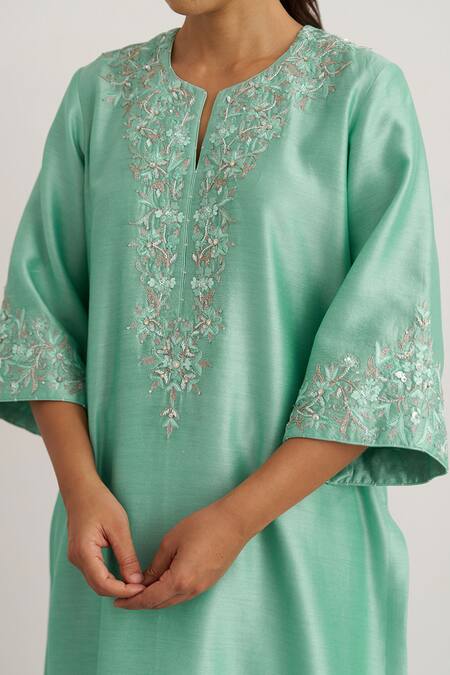 Vaaya_Aqua Silk, Silk, Embroidery Split V-neck Kurta Set _at_Aza_Fashions