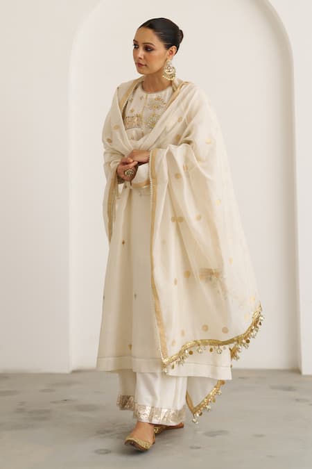 Vaaya Gota Patti Embroidered Kurta With Pant 