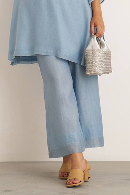 Vaaya Sky Blue Chanderi Embroidery, Sequins V-neck Mul Kurta With Pant Online at Aza Fashions Vaaya_Sky Blue Chanderi Embroidery, Sequins V-neck Mul Kurta With Pant _Online_at_Aza_Fashions