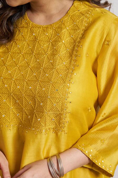 Buy_Vaaya_Yellow Chanderi Silk Embroidery, Sequins Round Neck Sarson Kurta 