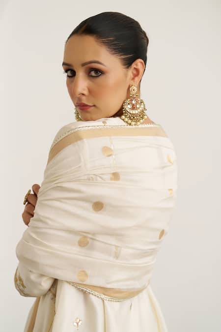 Buy_Vaaya_Off White Chanderi Silk Embroidery, Zari The Sona Sikka Booti Dupatta 
