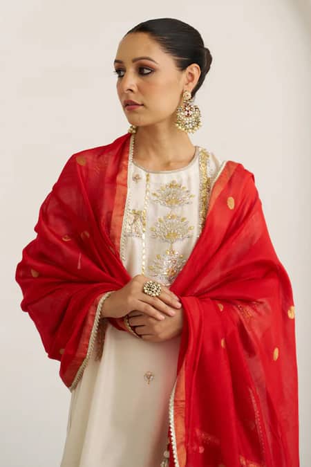 Buy_Vaaya_Red Chanderi Silk Tassels, Gota Patti Sikka Booti Dupatta _Online_at_Aza_Fashions