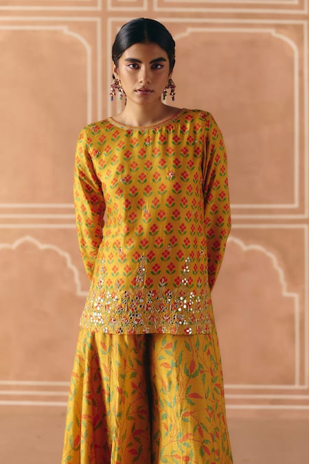 Drishti & Zahabia Cross Stitch Print Kurta & Pant Set 