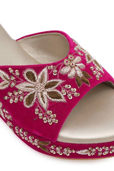 Buy_NR By Nidhi Rathi_Magenta Embroidery Velvet Golden Wedge Sandals