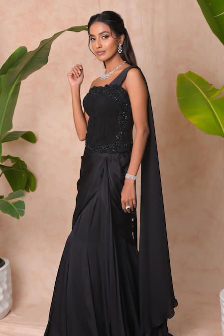 Vridhi Somaani_Black Satin, Georgette, Net, Chiffon Victoria Pre-draped Saree And Corset Set _Online_at_Aza_Fashions